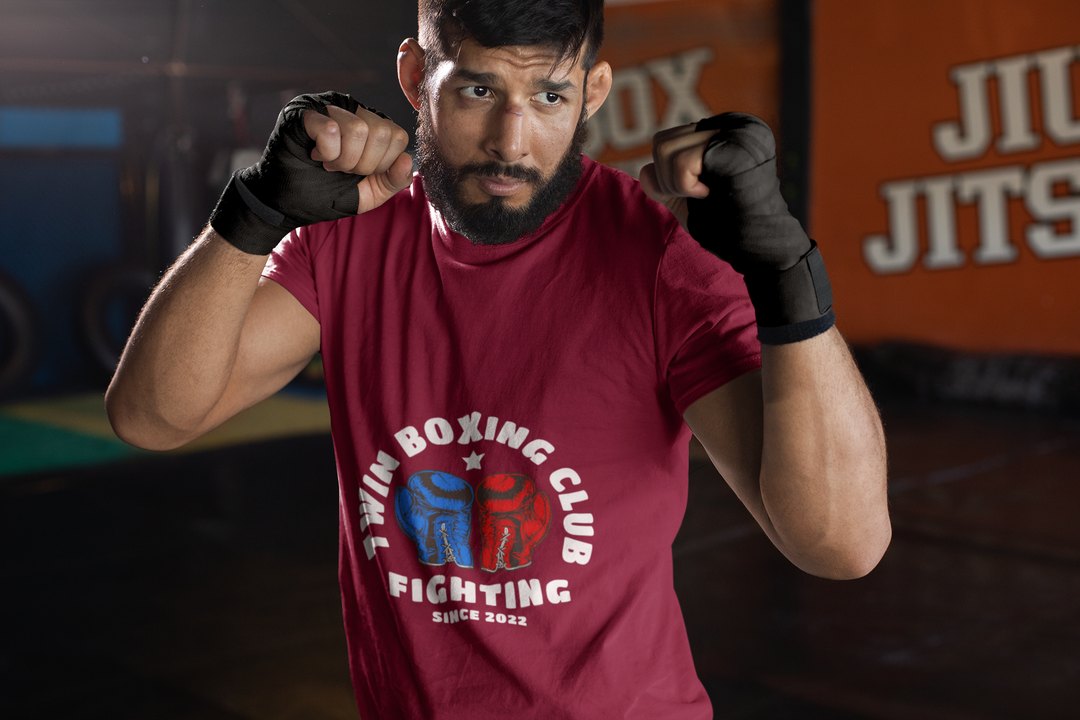 Twin Boxing Club Fighting boxing t-shirt in burgundy, sparring shot
