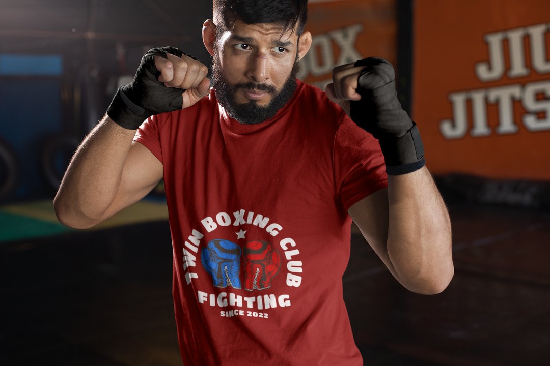 Twin Boxing Club Fighting boxing t-shirt in red, sparring shot
