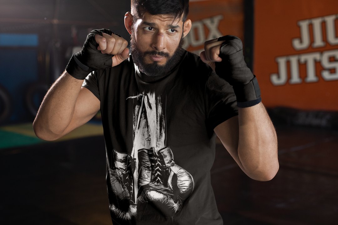 Plain Design boxing t-shirt in black, sparring shot
