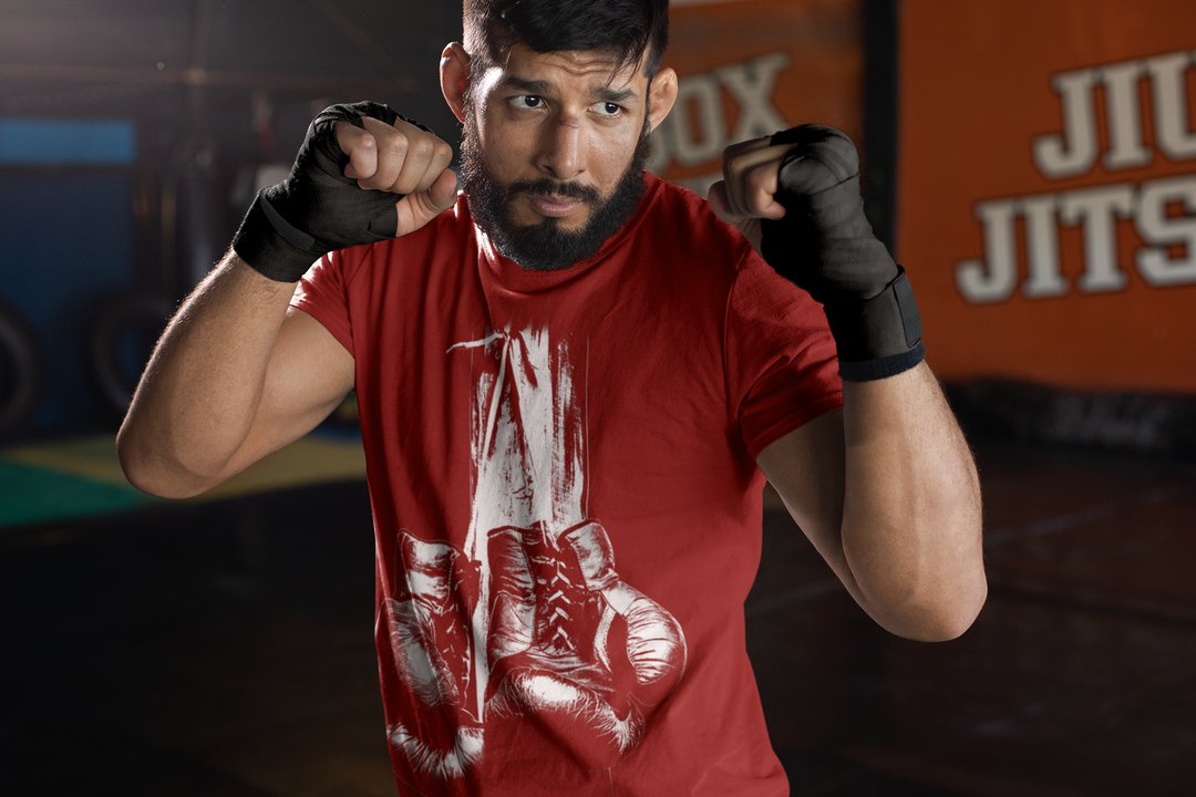 Plain Design boxing t-shirt in red, sparring shot